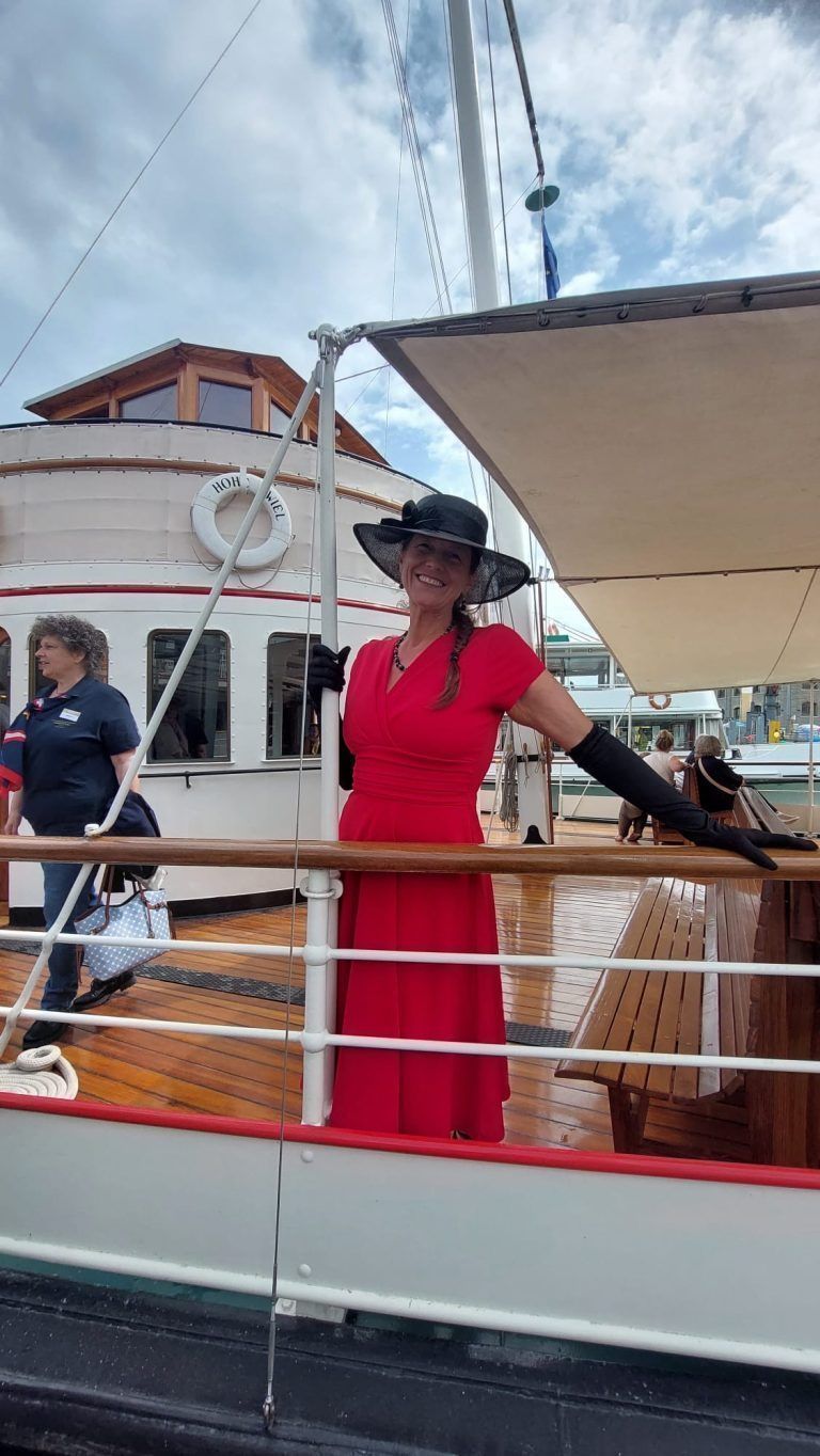 Noble Damen am See : Sandy Pfeiffer an Bord der Fahrt über den Bodensee