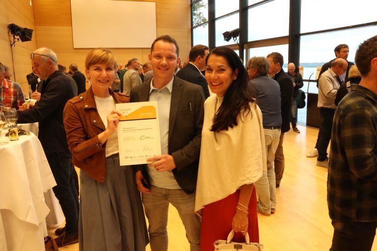 Ökoprofit-Programm: Neues und Jubiläen: Brigitte Salzmann, Mafrtin Zipperle und GF Nicole Schedler (Messepark).