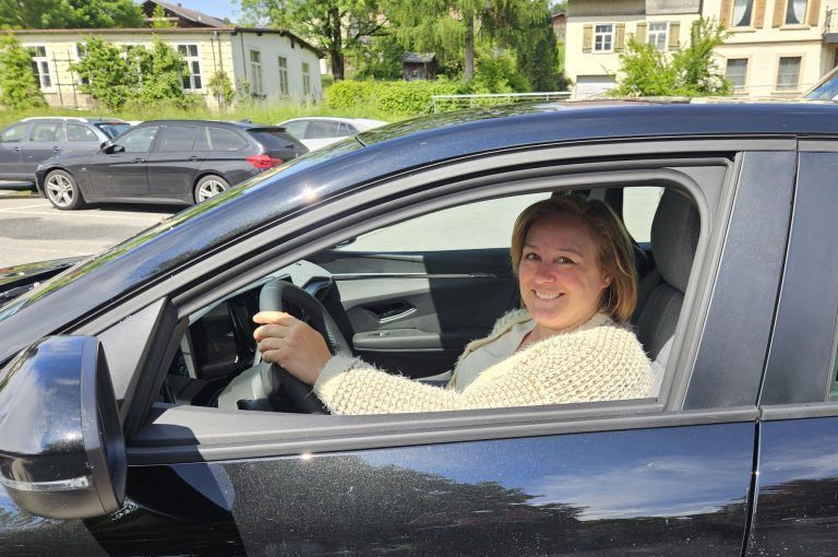 Eine clevere Alternative zum Privatauto: Renate Hammerer nützt die Alternative zum Privatauto regelmäßig.