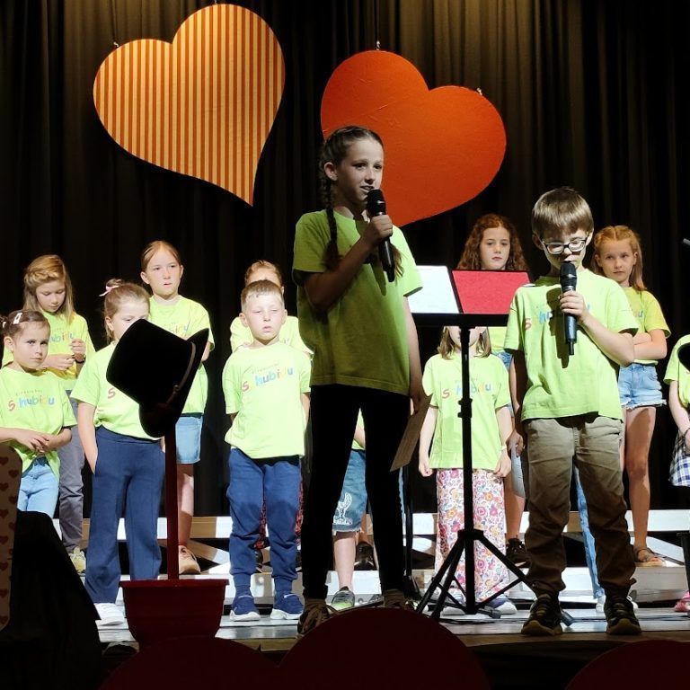 Jung, frisch, junggeblieben : Auch der Kinderchor Schubidu freut sich auf den Auftritt.