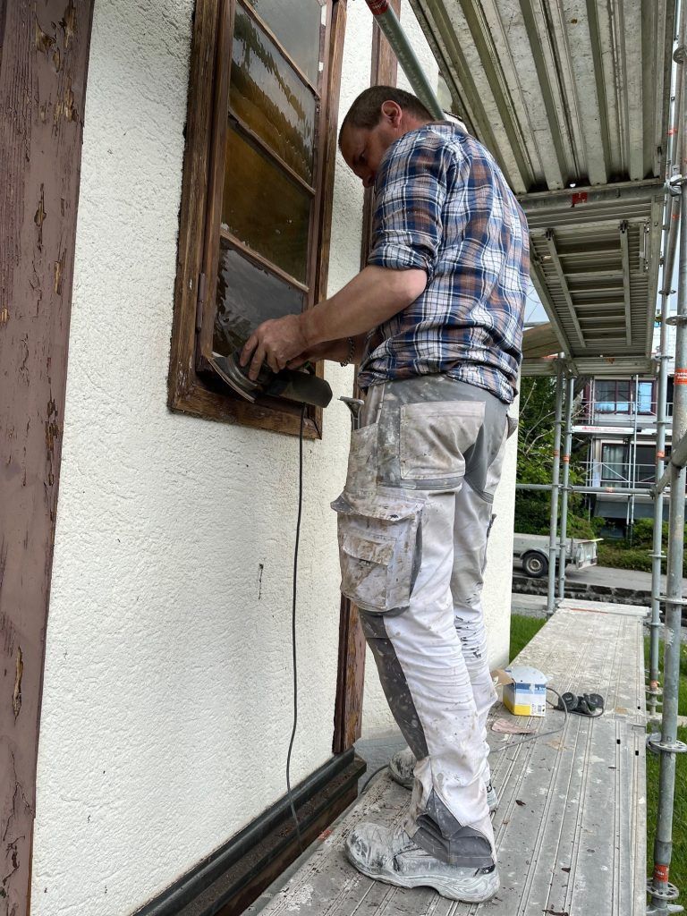 Frischer Glanz für die Fassade: Malerarbeiten Heilandskirche (Bildergalerie)