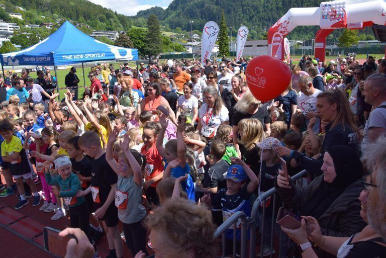 Herzklopfen für den guten Zweck: Auch zahlreiche teilnehmende Kinder waren im Städtle dabei beim Herzlauf Vorarlberg.