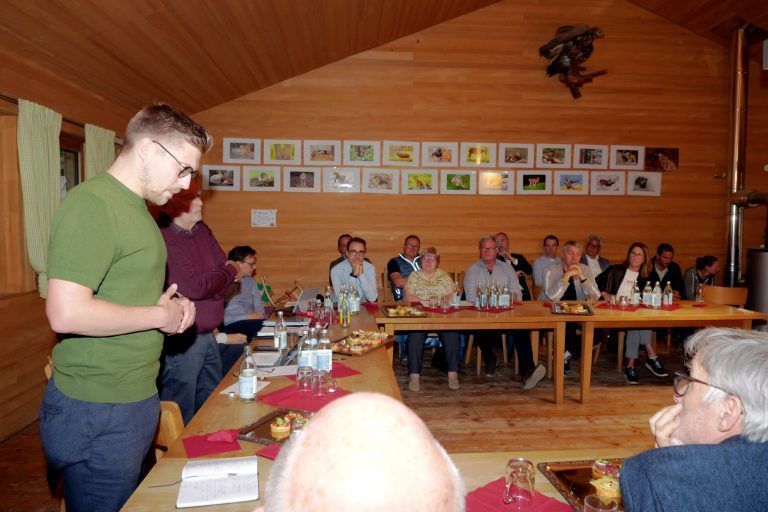 Wildpark für die Zukunft gerüstet: Ehrenamt als Rückgrat: Stadtrat Wolfgang Flach dankte für über 1.700 freiwillige Arbeitsstunden im vergangenen Jahr.