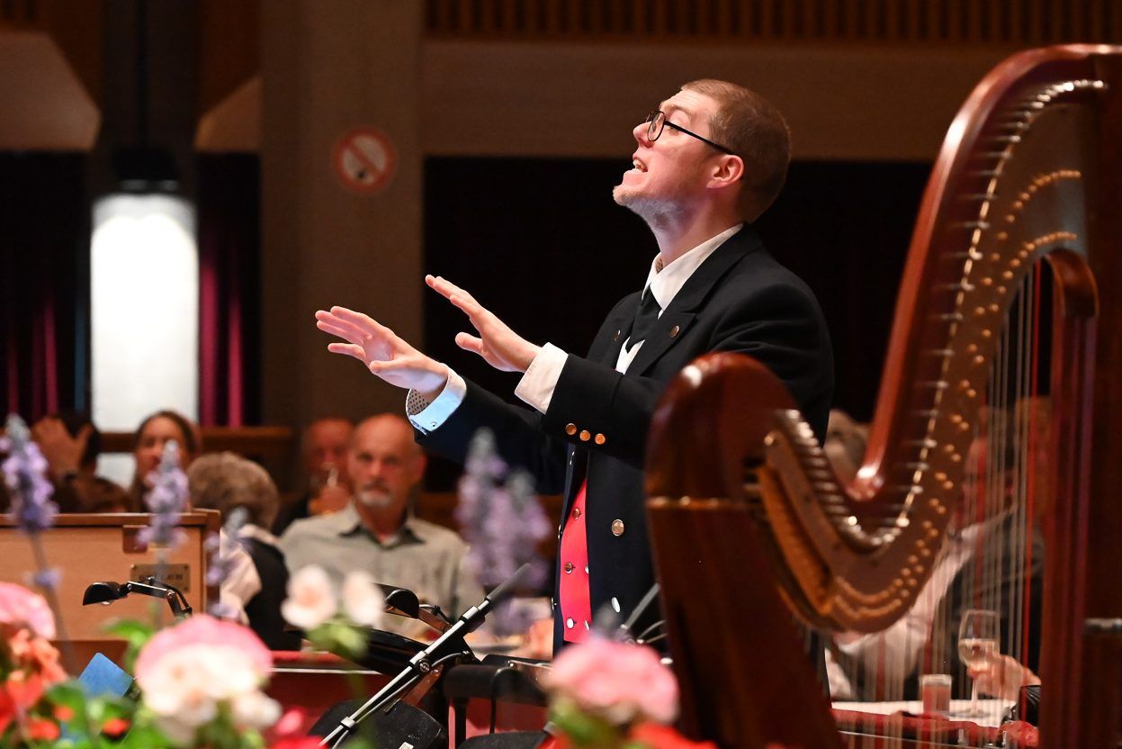 Trachtengruppe feiert 75 Jahre: David Lins leitete den Chor.
