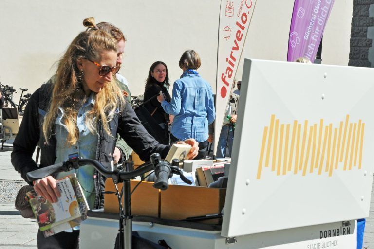 Ein Euro für Secondhand-Lektüre: Für einen Euro konnten Besucher aussortierte Bücher aus dem Bestand der Büchereien erwerben.