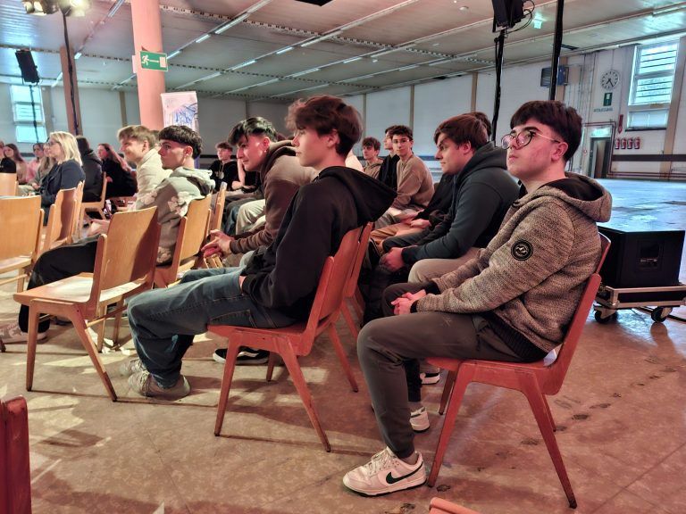 Faktencheck im Netz: Beim "Treffpunkt Europa" diskutierten Jugendliche aktuelle Herausforderungen rund um Medien und Gesellschaft.