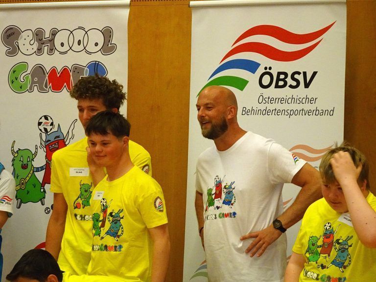 Sport verbindet uns alle: Lehrer, Helfer und Betreuer unterstützten mit vollem Engagement.
