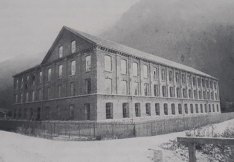 Das Fabriksgebäude der Fa. Dörler & Cie. nach Fertigstellung um 1890 (Foto: Fa. Getzner)