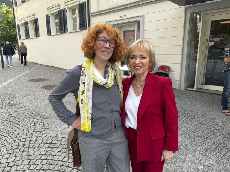 Matou Designerin Mechtild Nienaber mit Dorit Wilhelm