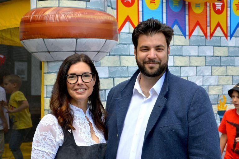 Stimmungsvolles Brauereifest mit Fahrzeugsegnungen: Andrea Mallitsch, Cenk Dogan