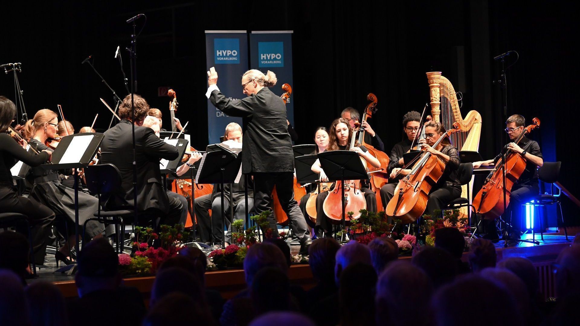 Volles Haus herrschte beim Kundenkonzert der Hypo Vorarlberg mit der Sinfonietta der Rheintalischen Musikschule im Reichshofsaal.