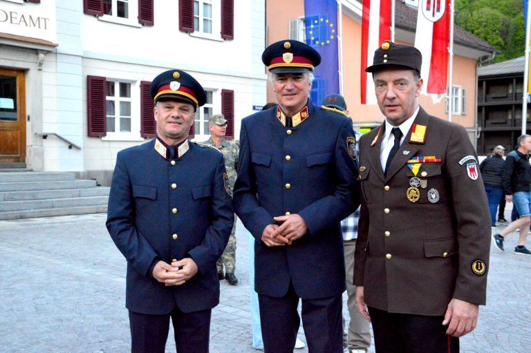 "Ich gelobe" aus 120 Kehlen: Günter Kasper, Gerhard Rauch und Karl-Heinz Beiter, v. l.