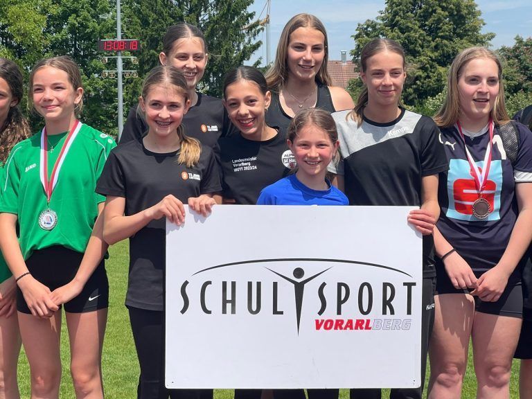 Leichtathletik-Talente im Dreikampf: Bei den Regelschulen gewann bei den Mädchen das Team des BG Lustenau. (Christoph Neyer)