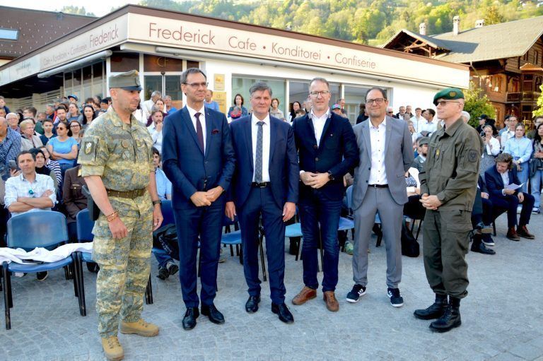 "Ich gelobe" aus 120 Kehlen: Michael Köck, Markus Wallner, Daniel Allgäuer, Christian Gantner, Jürgen Haller und Gunther Hessel, v. l.