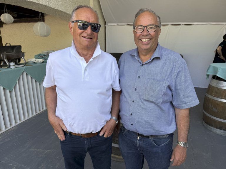 Heißer Sand und coole Drinks: Pfändervögel Reinhard Lässer und Walter Pfanner
