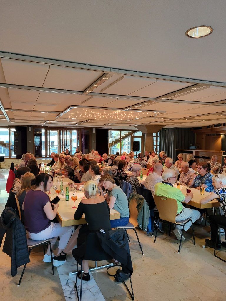 Neue Herausforderungen in der Pflege : Viele Mitglieder sind der Einladung vom KPV in das Foyer des Reichshofsaals gefolgt. (KPV Lustenau)
