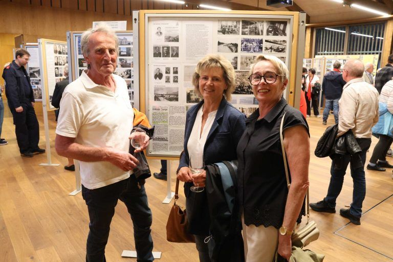 Neue Erkenntnisse zu historischem Dorfkern: Peter und Ilse Schachenhofer mit OV Silvia Fröhle.