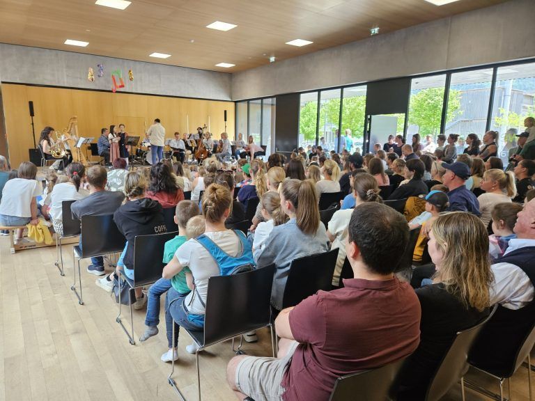 Zuhören, mitmachen, ausprobieren: Volles Haus beim Info-Tag.