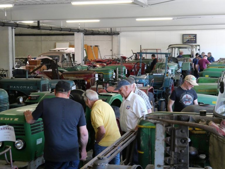 Oldtimerfans starten in die Saison: Besichtigung bei Fenkart in Hohenems.