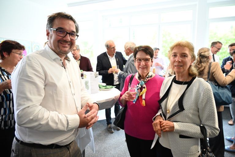 Lebendiger Ort des Lernens: Christof Thöny mit Margit Thöny und Monika Hintner beim Aperitif.