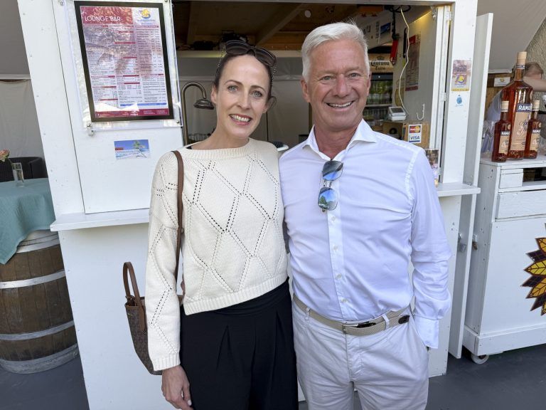 Heißer Sand und coole Drinks: Katharina Eder und Andrew Nussbaumer (Dolce Vita) schauten vorbei