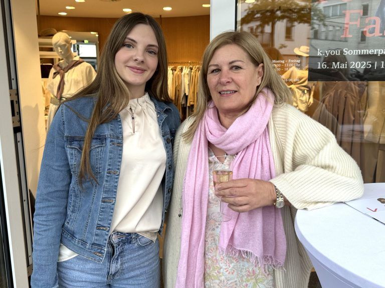 Modischer Sommerauftakt: Alina Fuchs (Max und Stella) mit Maria Theresia Scharf.