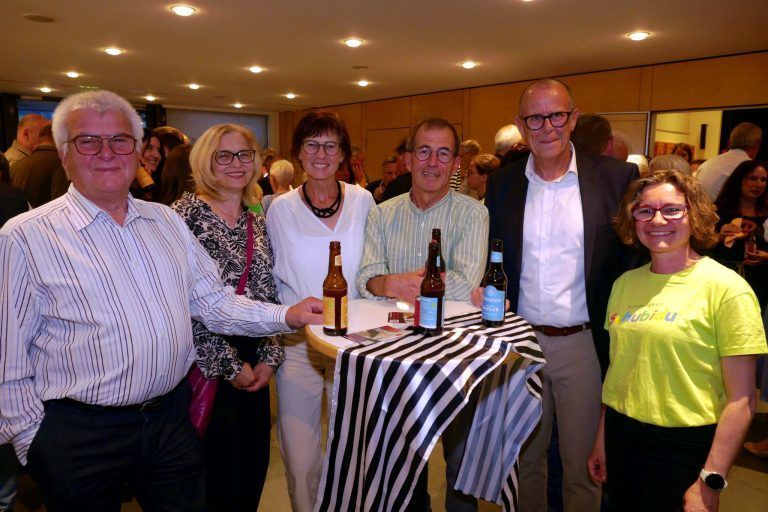 Frisch und fröhlich durchgestartet: Rene Meier, Elke Müller, Gabi und Peter Pircher, Bürgermeister Walter Gohm, Andrea Decker.