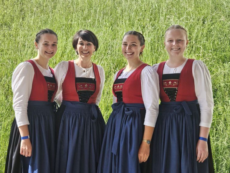 Ein Feuerwerk der Blasmusik mit 20 Musikkapellen: Musikantinnen (MV Reuthe) überzeugten nicht nur musikalisch sondern auch optisch mit der schönen Tracht.