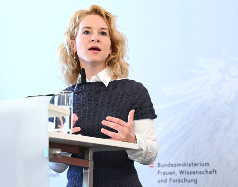 Alltägliche Gewalt gegen Frauen: "Eng mit patriarchalen Strukturen verwoben"