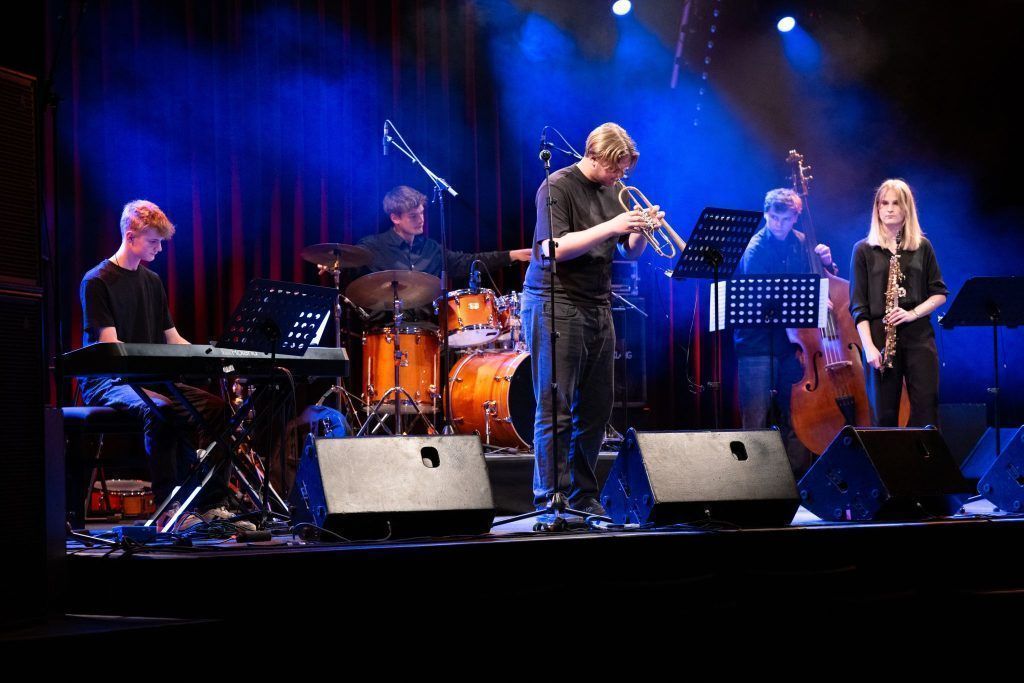 podium.jazz.pop.rock…