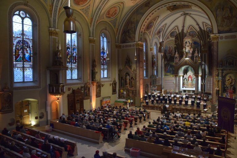 Konzertabend mit den Wiener Chormädchen unter der musikalischen Leitung von Stefan Foidl im Münster