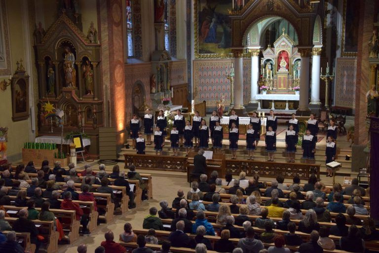 Konzertabend mit den Wiener Chormädchen unter der musikalischen Leitung von Stefan Foidl im Münster