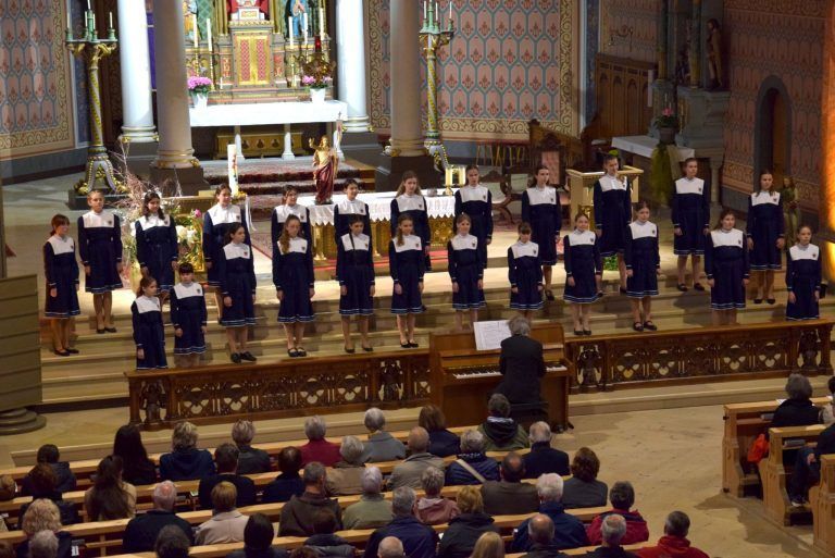 Konzertabend mit den Wiener Chormädchen unter der musikalischen Leitung von Stefan Foidl im Münster
