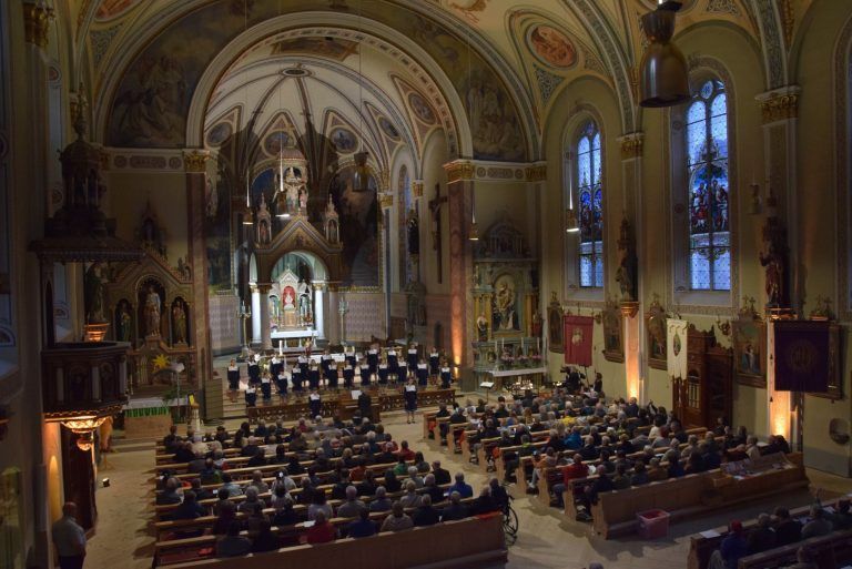 Konzertabend mit den Wiener Chormädchen unter der musikalischen Leitung von Stefan Foidl im Münster