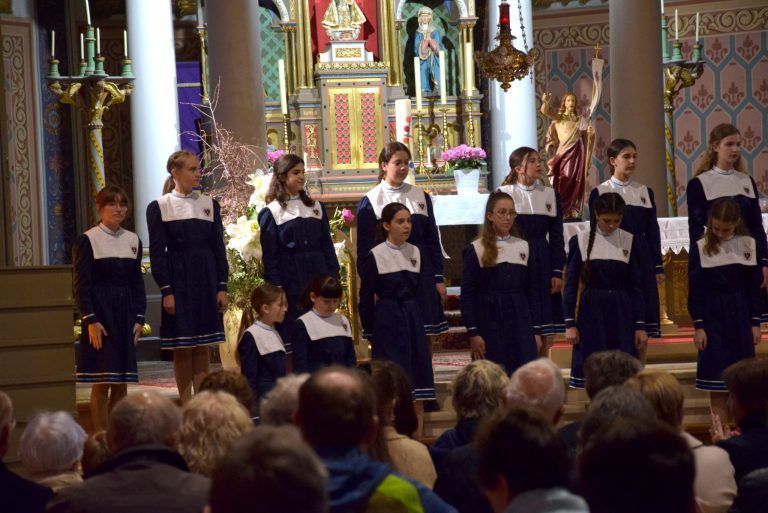 Konzertabend mit den Wiener Chormädchen unter der musikalischen Leitung von Stefan Foidl im Münster
