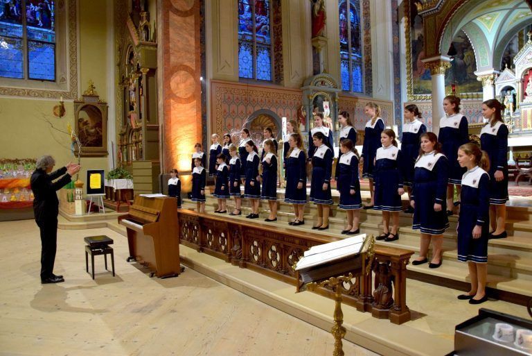 Konzertabend mit den Wiener Chormädchen unter der musikalischen Leitung von Stefan Foidl im Münster