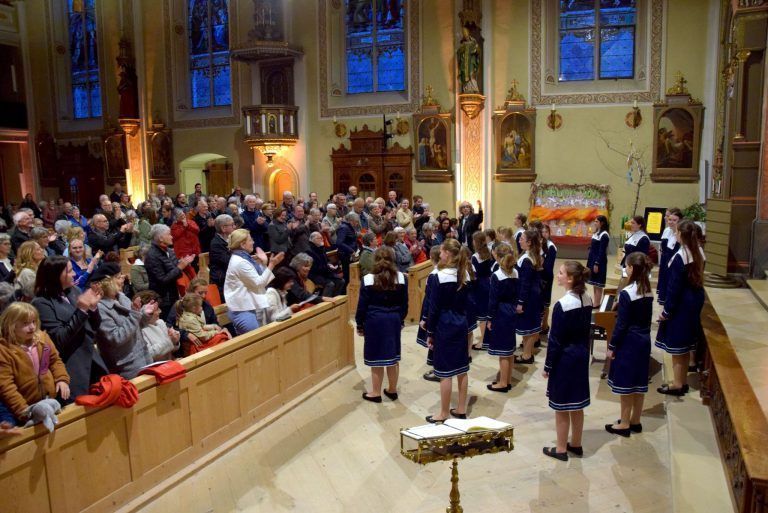 Konzertabend mit den Wiener Chormädchen unter der musikalischen Leitung von Stefan Foidl im Münster