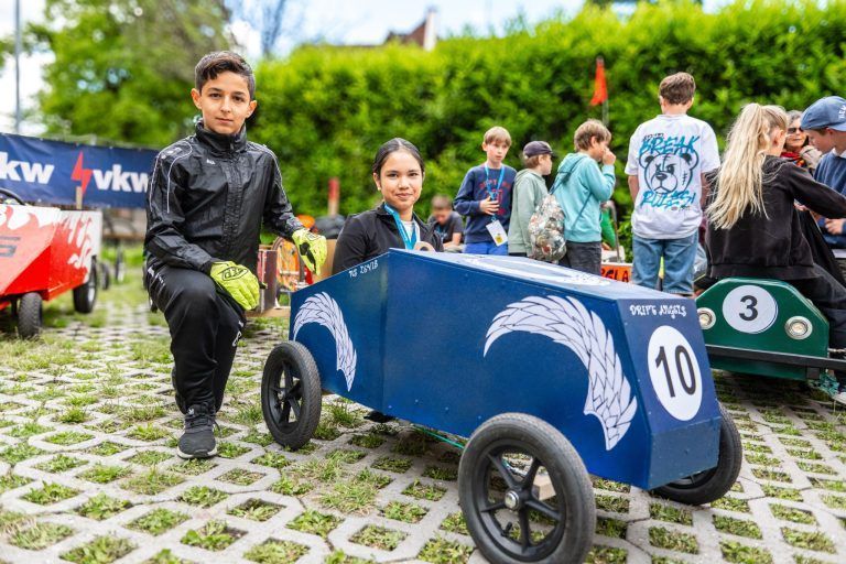 Schüler liefern sich Rennen in der Rosenstraße
