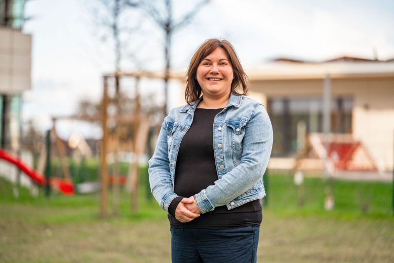 Pflegeaward, Preisträgerin Julia Bischof aus Meiningen, Pflegende Angehörige. Julia Pflegt seit 18 Jahren ihre schwerstbehinderte Tochter Angelina zu Hause