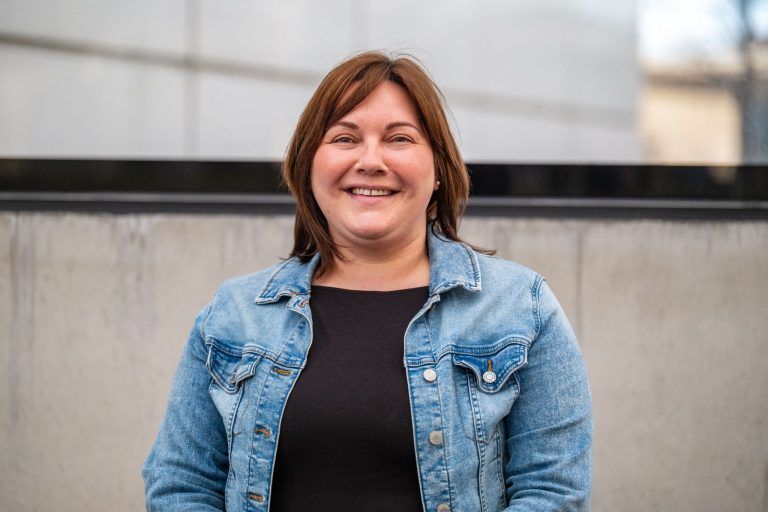 Pflegeaward, Preisträgerin Julia Bischof aus Meiningen, Pflegende Angehörige. Julia Pflegt seit 18 Jahren ihre schwerstbehinderte Tochter Angelina zu Hause