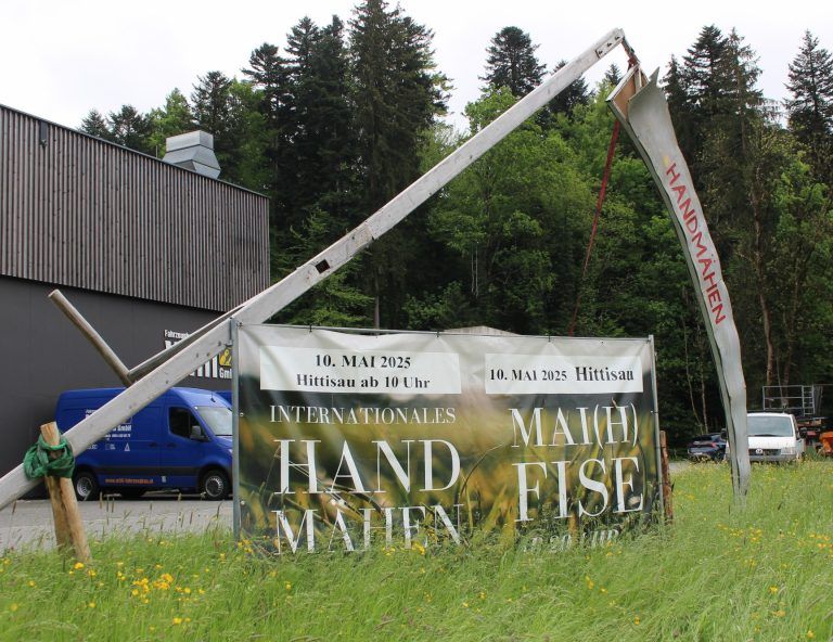 Landjugend schwingt wieder die Sensen; Handmähen; Wettkampfsensen