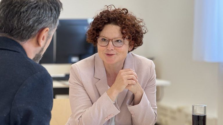 Interview Staatssektretärin Elisabeth Zehetner