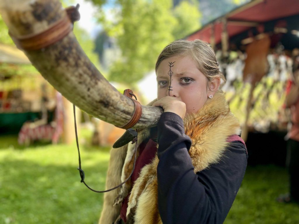 „Am besten war das Kakerlakenrennen“ – So erlebte Jana (11) den Rittermarkt