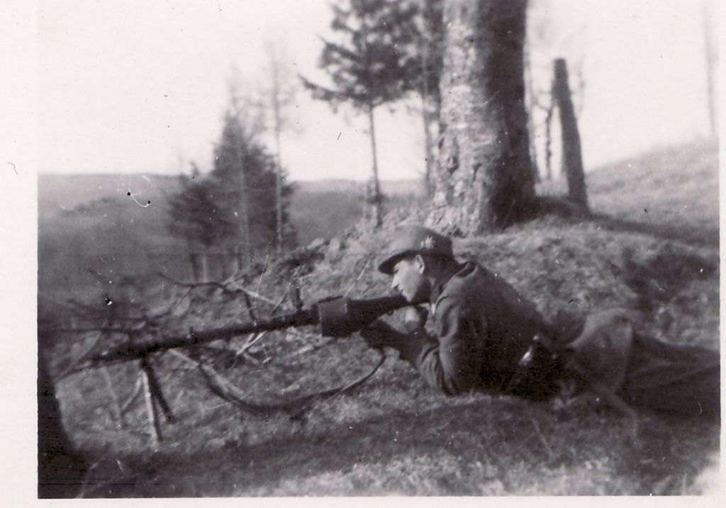 Zeitzeugen erinnern sich an den Krieg: "Der Scharfschütze gibt einen Schuss ab. Er hätte auch auf mich zielen können"