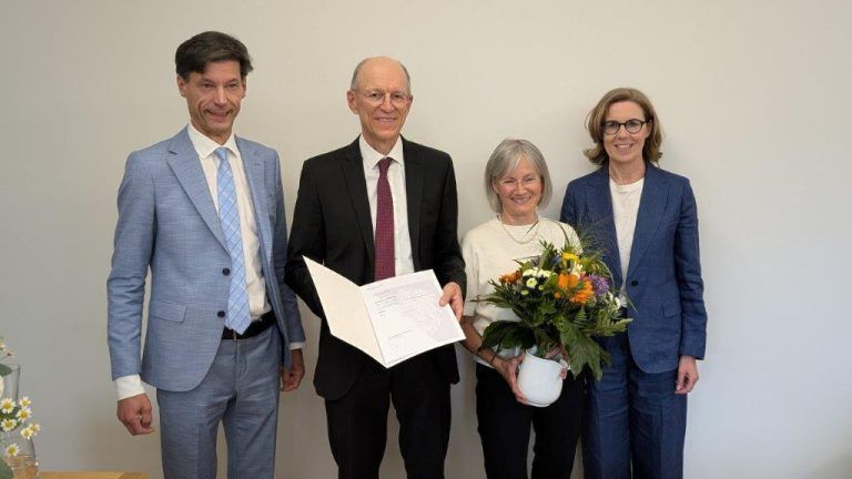 Präsident des Oberlandesgerichts Innsbruck Dr. Wigbert Zimmermann, Hofrat Dr. Bertram Metzler mit Gattin, Präsidentin des Landesgerichts Feldkirch Mag.a Angelika Prechtl-Marte