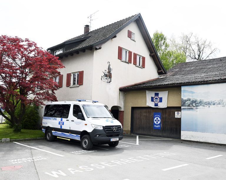 Rotes Kreuz und Wasserrettung Hard ziehen um