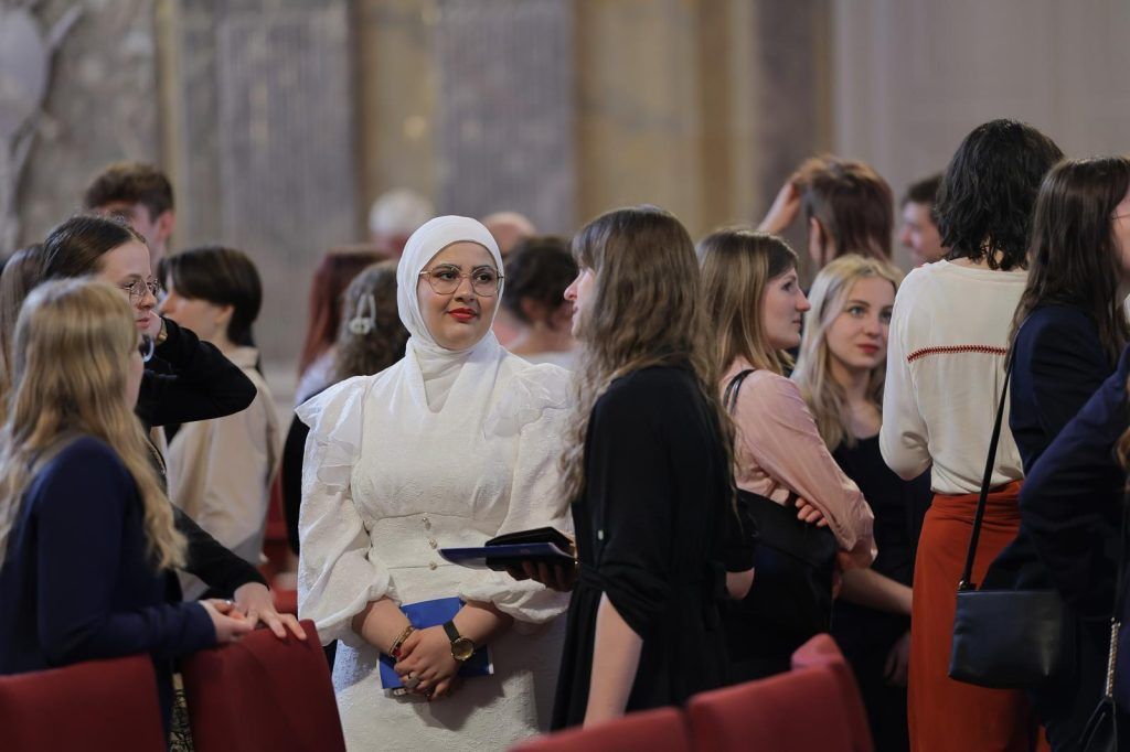 &#8220;Ich kam in eine Gesellschaft, die mir fremd war&#8221; – Laurines Weg vom Kriegsgebiet zum Studium