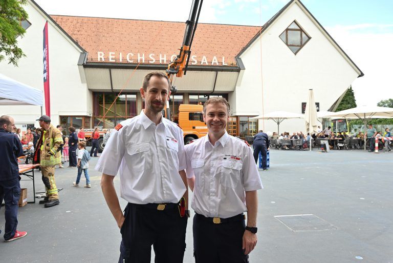 Beeindruckende Schauübung der Feuerwehr: Kommandant-Stellvertreter Pascal Fitz und Kommandant Jürgen Hämmerle.