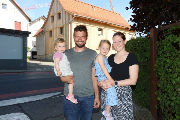 Hofsteigkarte auf Wachstumskurs: Markus Herburger und Sabine Gmeiner mit ihren Kindern Maili (l) und Fina.