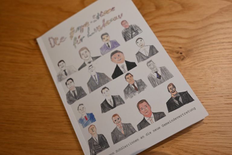 Ein Buch voller Kinderwünsche an die Politik: Am Abend der Gemeindevertretungssitzung lag an jedem Platz ein Buch an die neuen politisch Verantwortlichen der Marktgemeinde Lustenau.